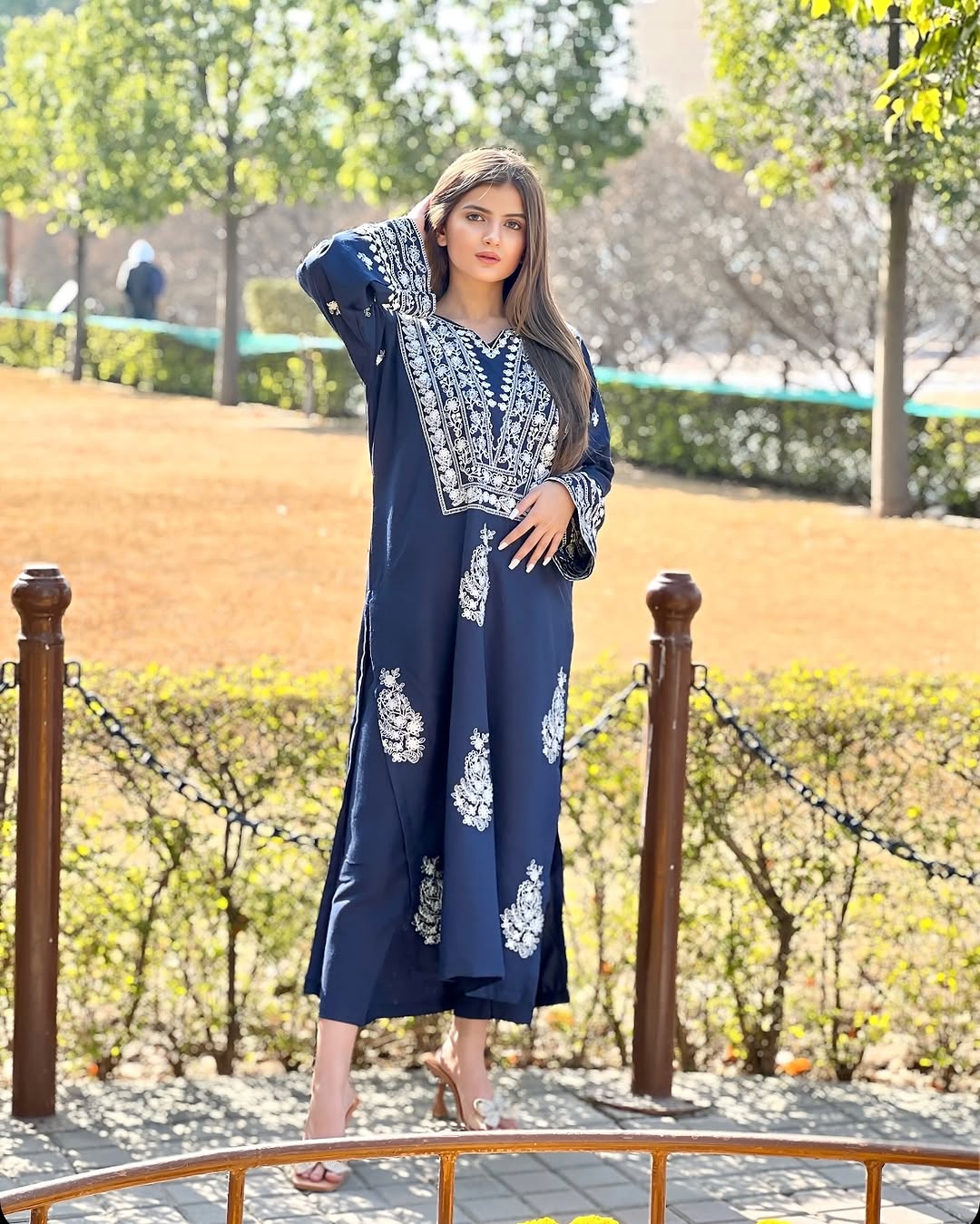DAZZLE EMB LONG LENGHT