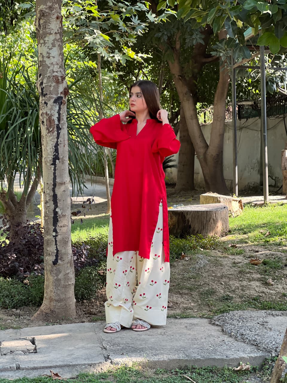 LAL PARI EMBROIDERY 2PC (FARSHI)