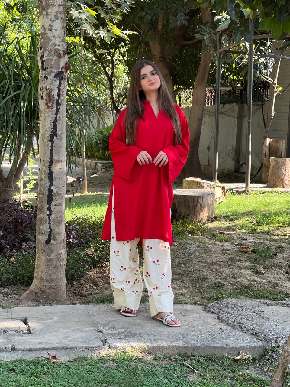 LAL PARI EMBROIDERY 2PC (FARSHI)